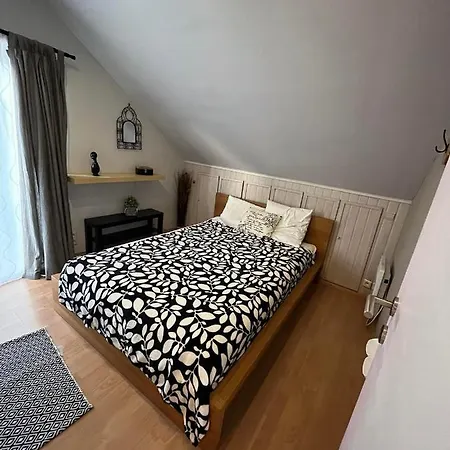 Le Grand Marronnier Holiday home Neuville