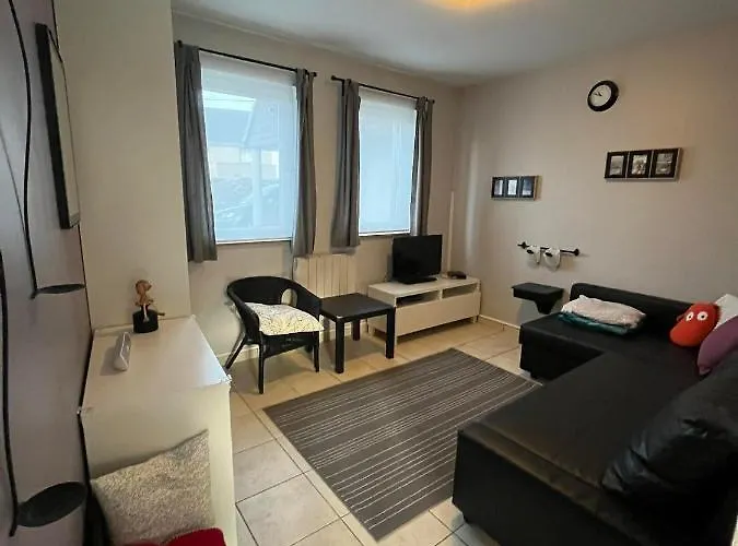 Le Grand Marronnier * Neuville